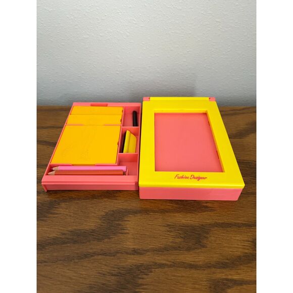 Vtg - Lanard Toys - Fashion Designer Traveler Drawing Set - 1992 - Picture 5 of 7